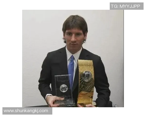 各大足球明星的代表性球员及其辉煌成就分析与比较