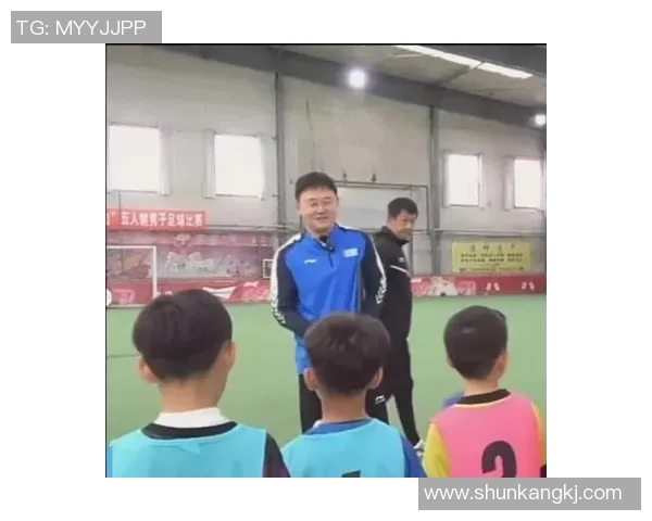 足球明星温暖行动为贫困儿童送去希望与温暖的感人故事